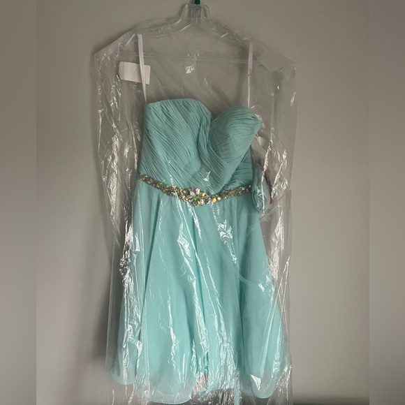 Dancing Queen Strapless Dress - Picture 4 of 9